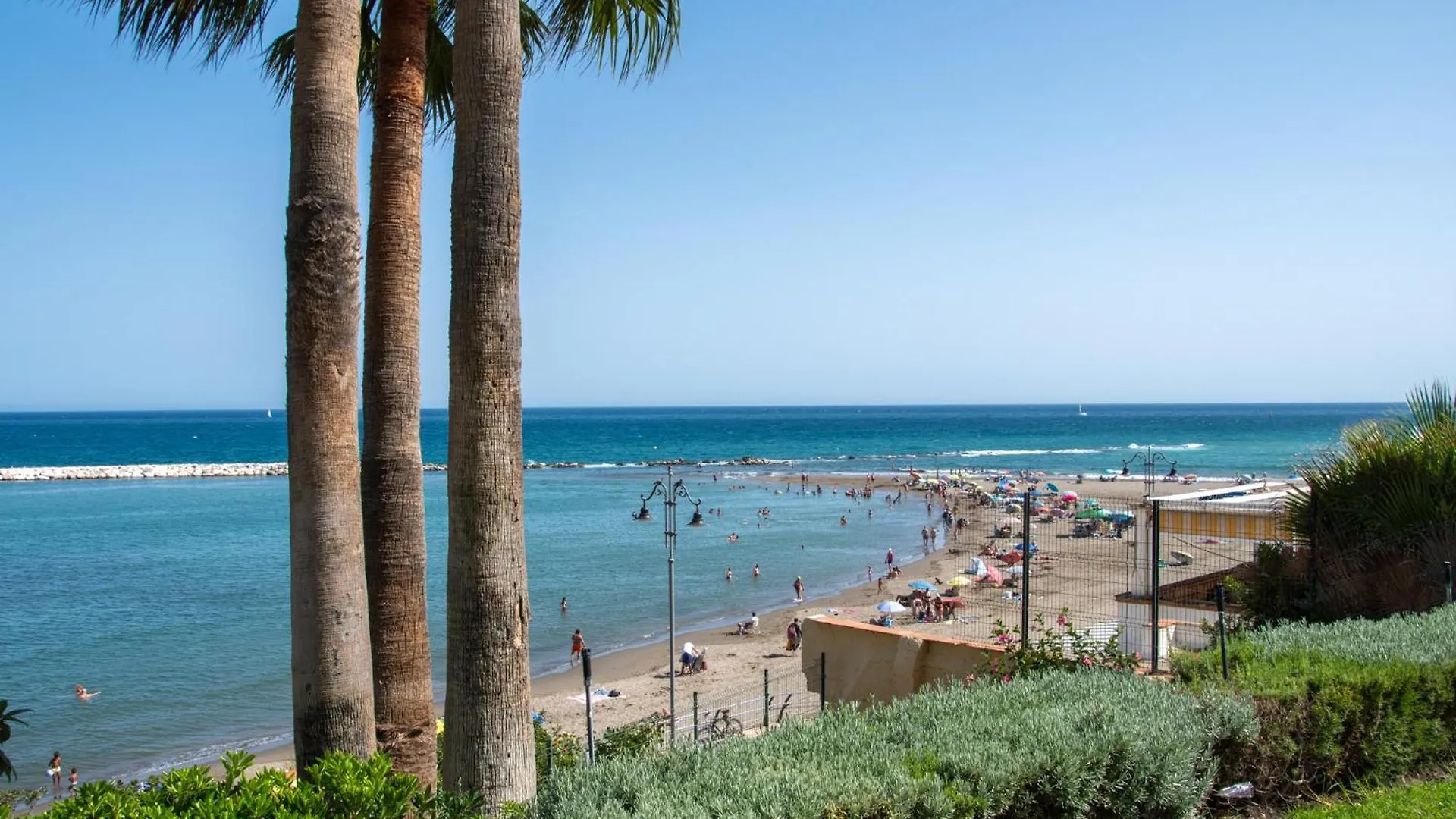 Stunning Beachfront Apartment With Sea Views Benalmádena 0*,  Espagne